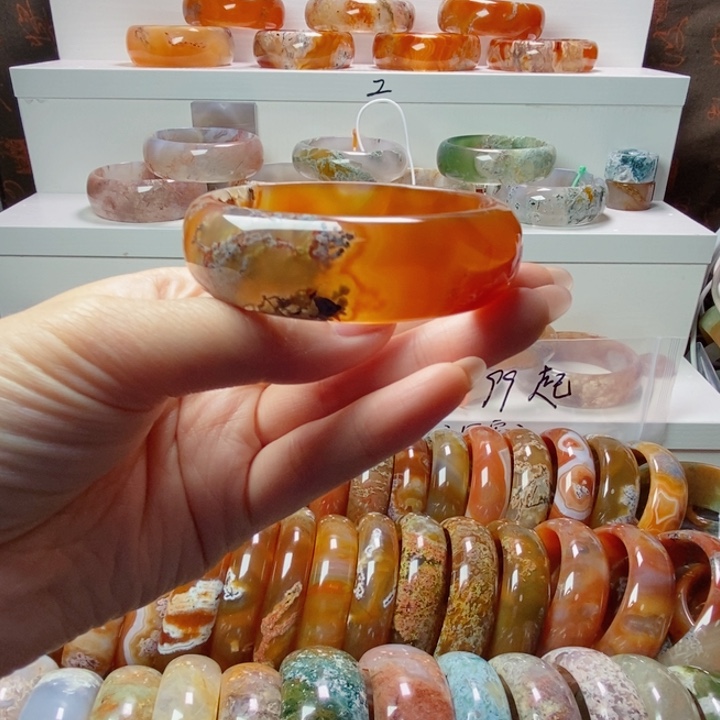 玛瑙/玉髓手镯未镶嵌