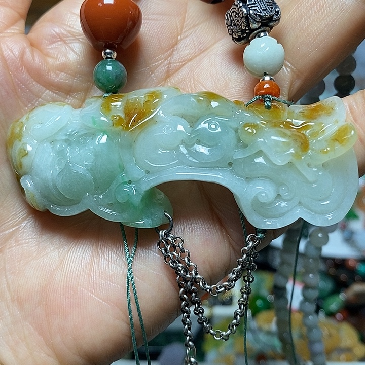 翡翠未镶嵌吊坠(赠链)