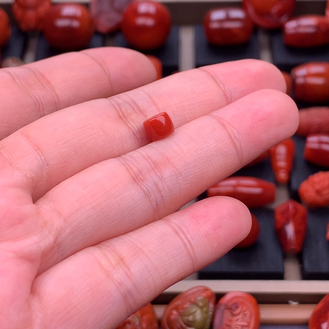 南红玛瑙未镶嵌川料原矿直切单珠6mm