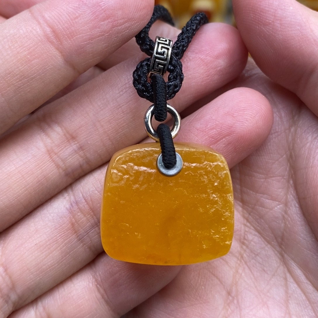 蜜蜡未镶嵌珠宝奇石