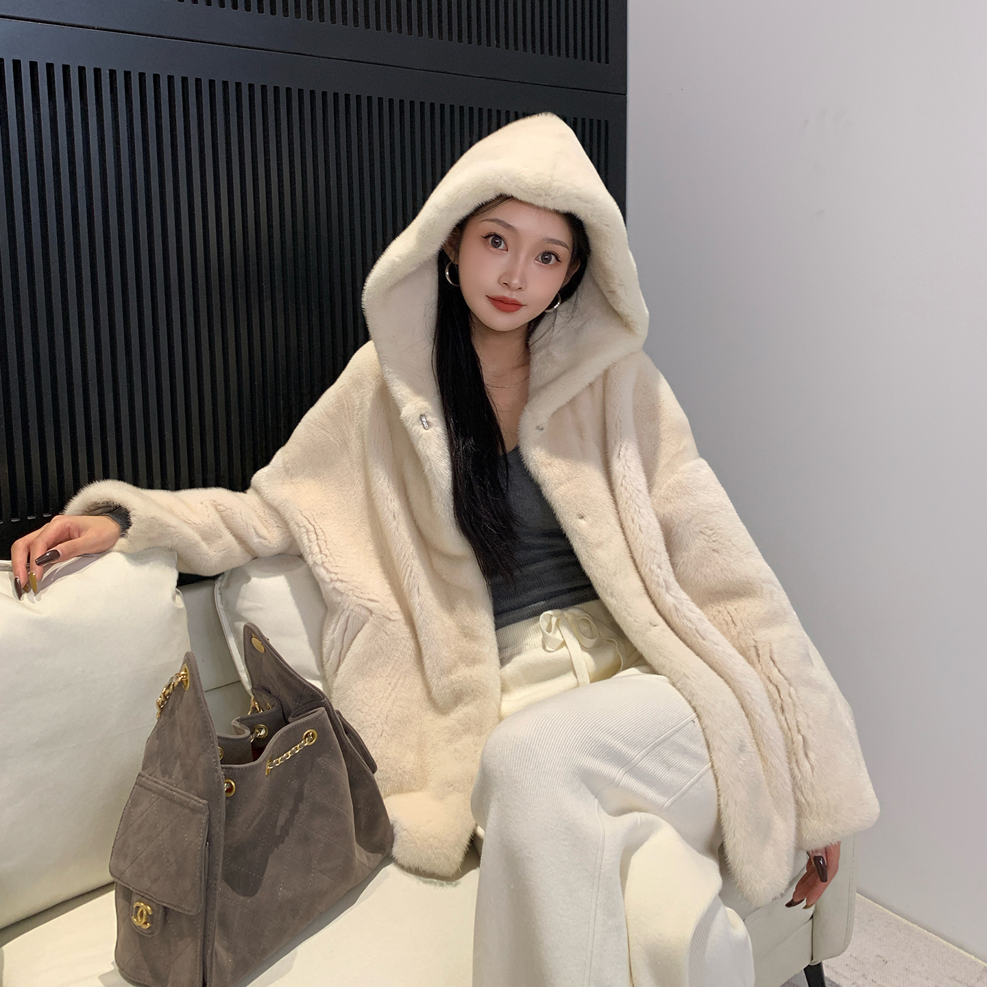 【苏苏】22073带帽轻奢时尚短款整貂天鹅绒品质皮草水貂外套女