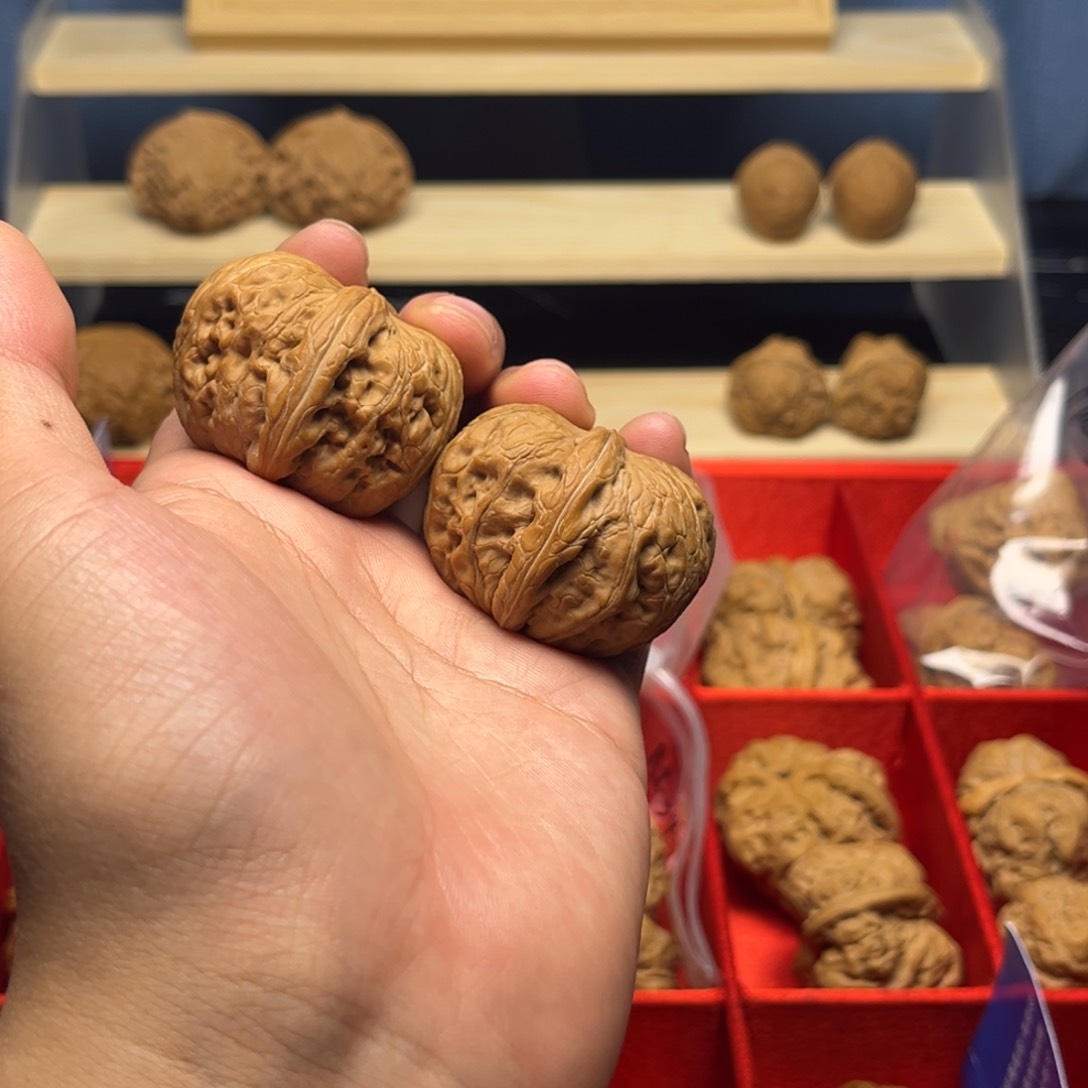 文玩核桃把件烟***_元宝41全品