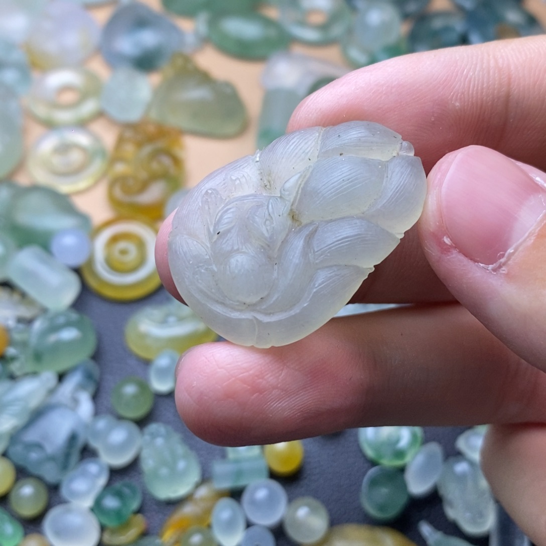 定制翡翠未镶嵌挂件