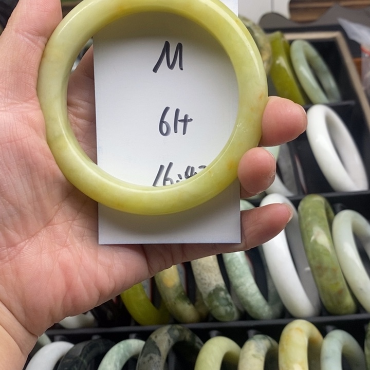 旺****蛇纹石玉未镶嵌手镯