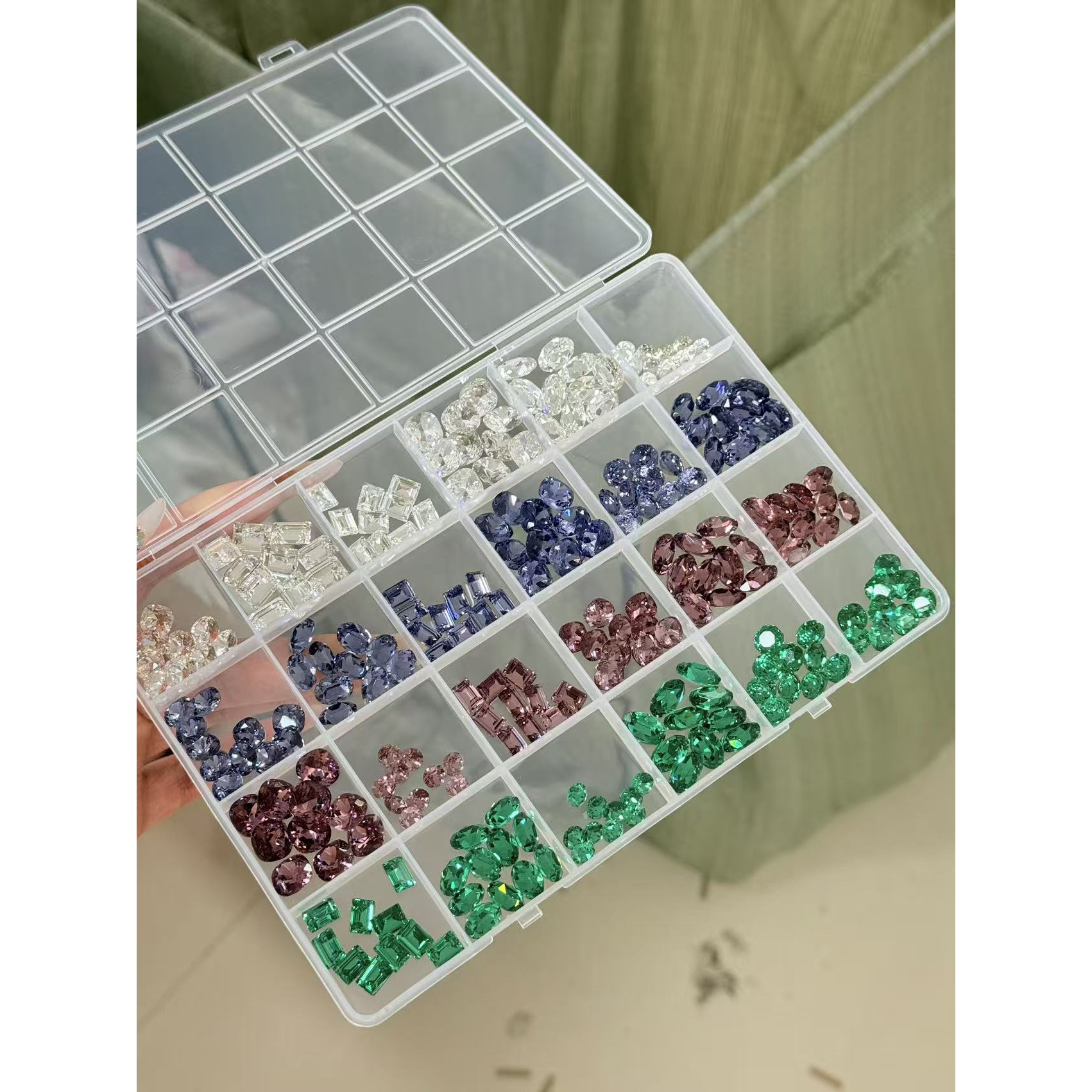 【马上制造局】秋冬新款高品24宫格美甲钻精品盒装秋冬色美甲饰品