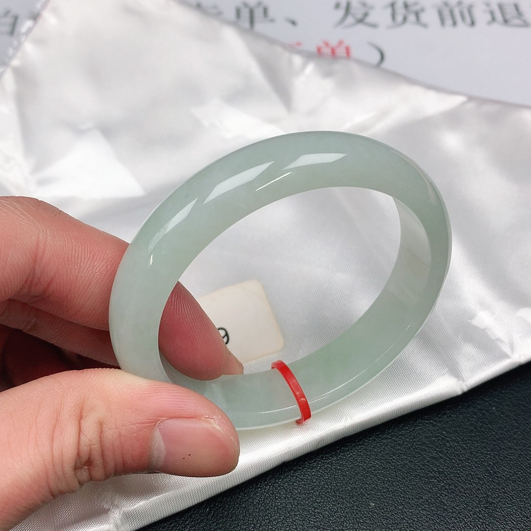 翡翠手镯未镶嵌圈53贵