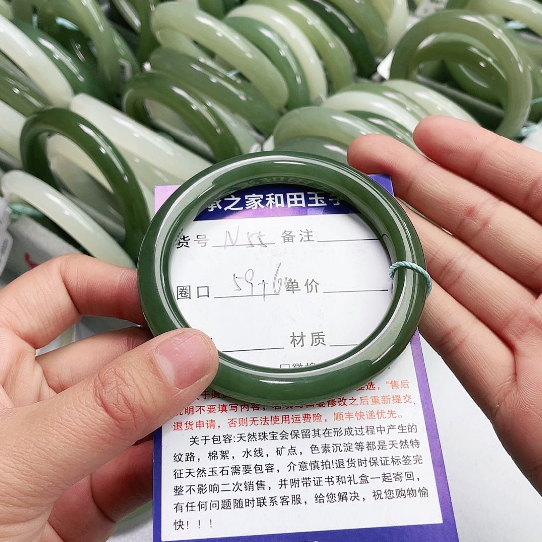 和田玉手镯未镶嵌