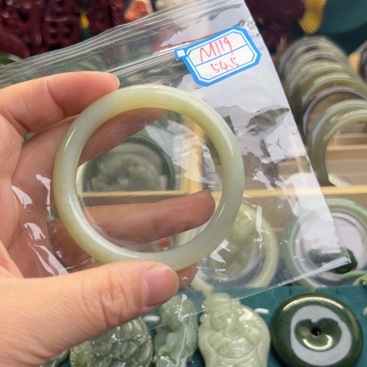 和田玉手镯未镶嵌@*。54.5圈围M119