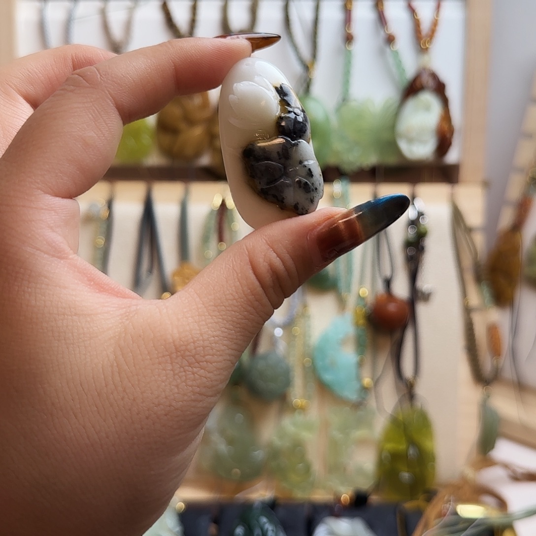 ****元蛇纹石玉合金颈饰