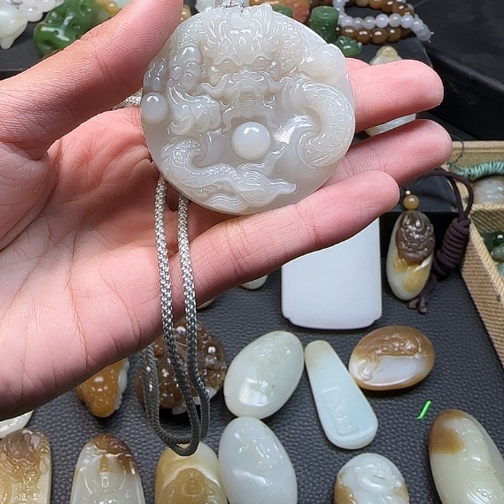 南红玛瑙合金颈饰