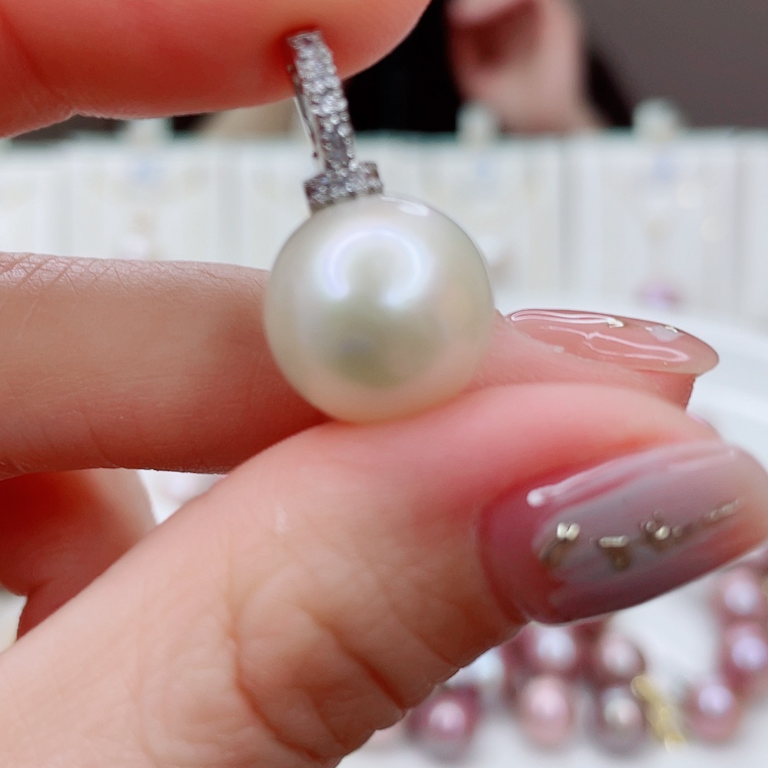 淡水珍珠吊坠(赠链)未镶嵌