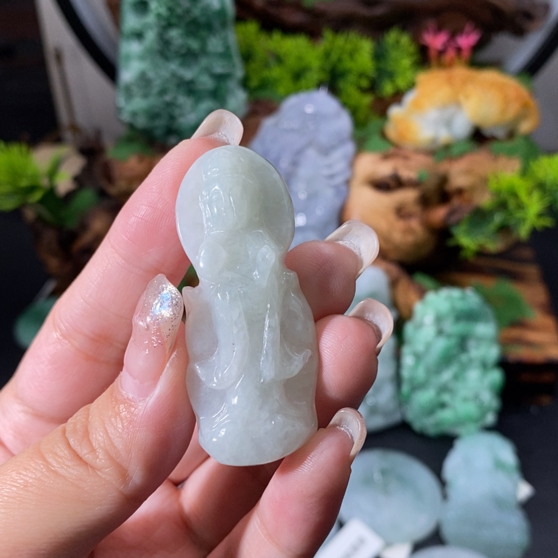 翡翠未镶嵌颈饰观音