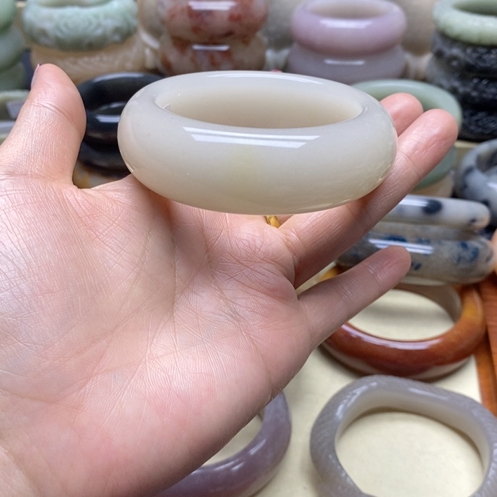 石英岩玉手镯未镶嵌