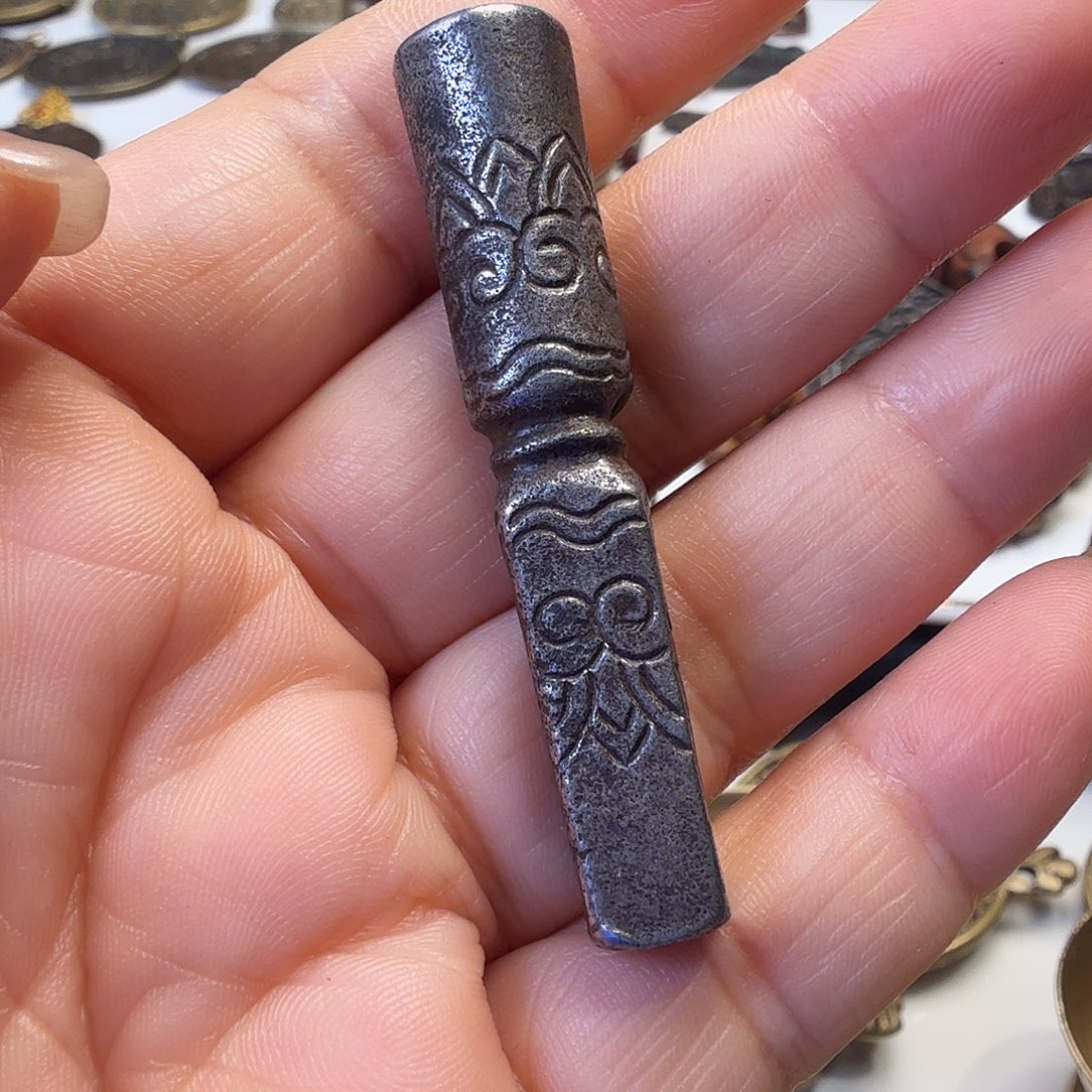 金属材质配件一个