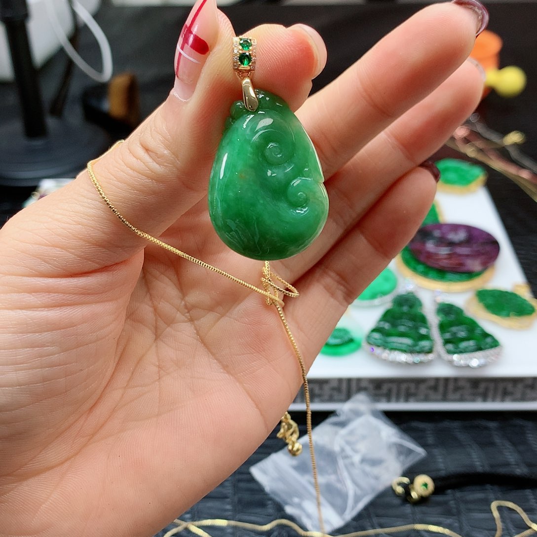 【闪购商品】翡翠吊坠(赠链)合金