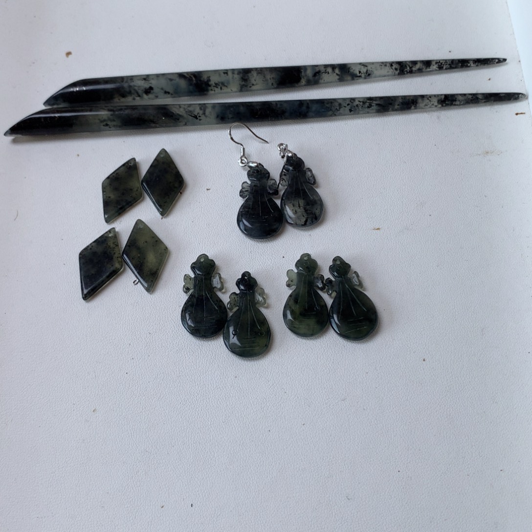 G***o蛇纹石玉未镶嵌耳坠随机发一个