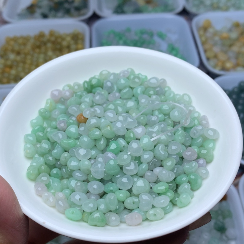 【闪购商品】翡翠手链未镶嵌卡6.4爱心20个