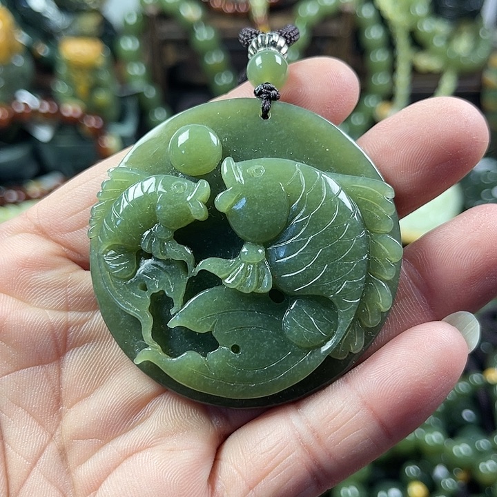 透闪石质玉挂件未镶嵌