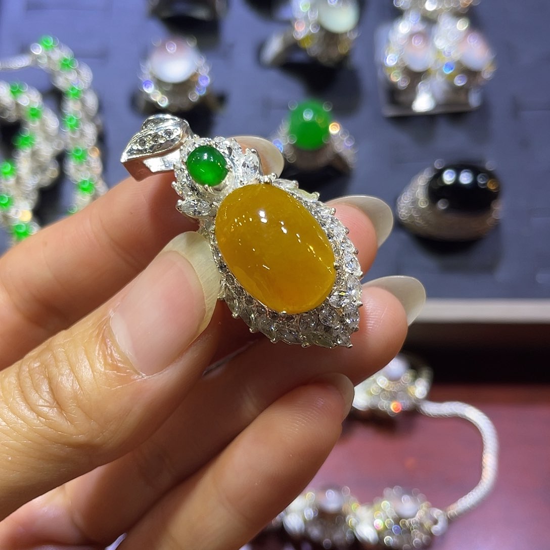 定制翡翠未镶嵌吊坠