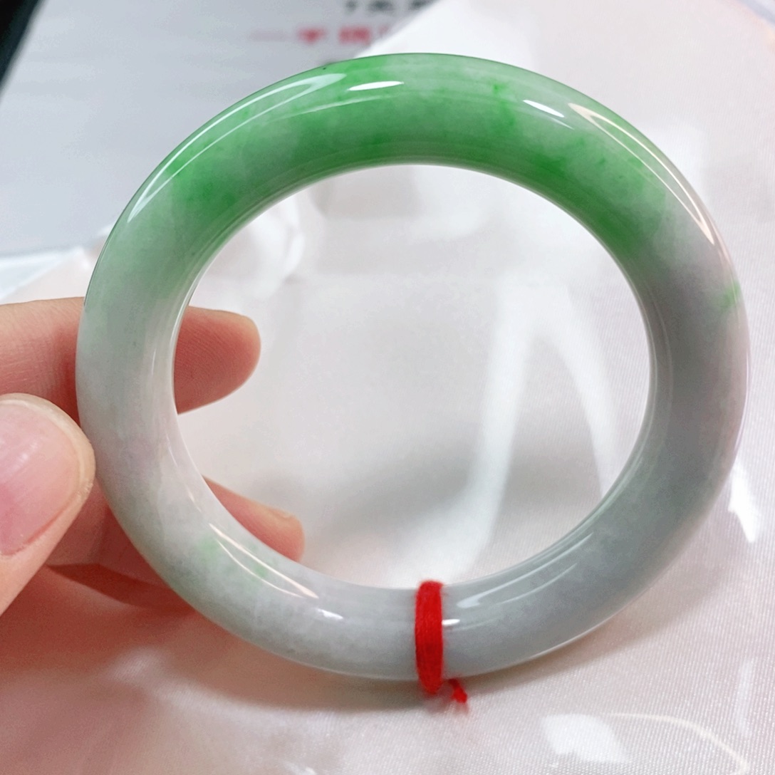 翡翠手镯未镶嵌唯*55.8圈口圆条