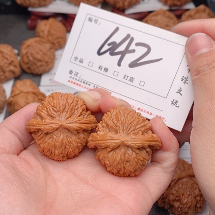 文玩核桃吊坠40白狮子642