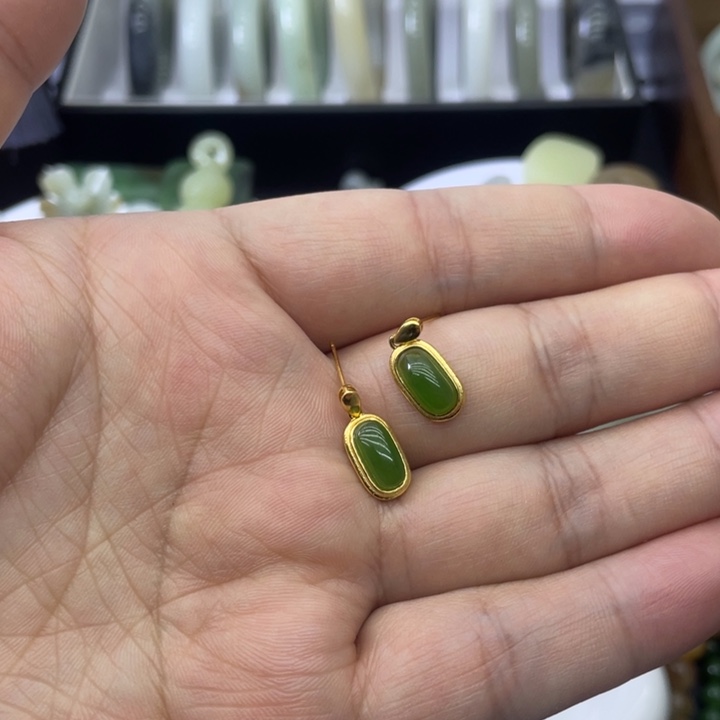 和田玉未镶嵌耳饰