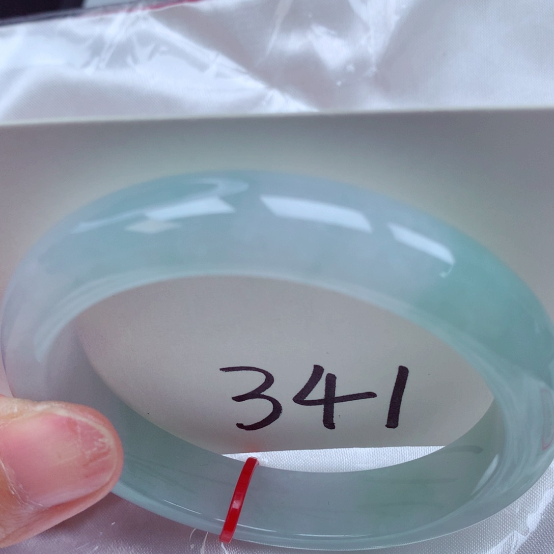 翡翠手镯未镶嵌翡翠