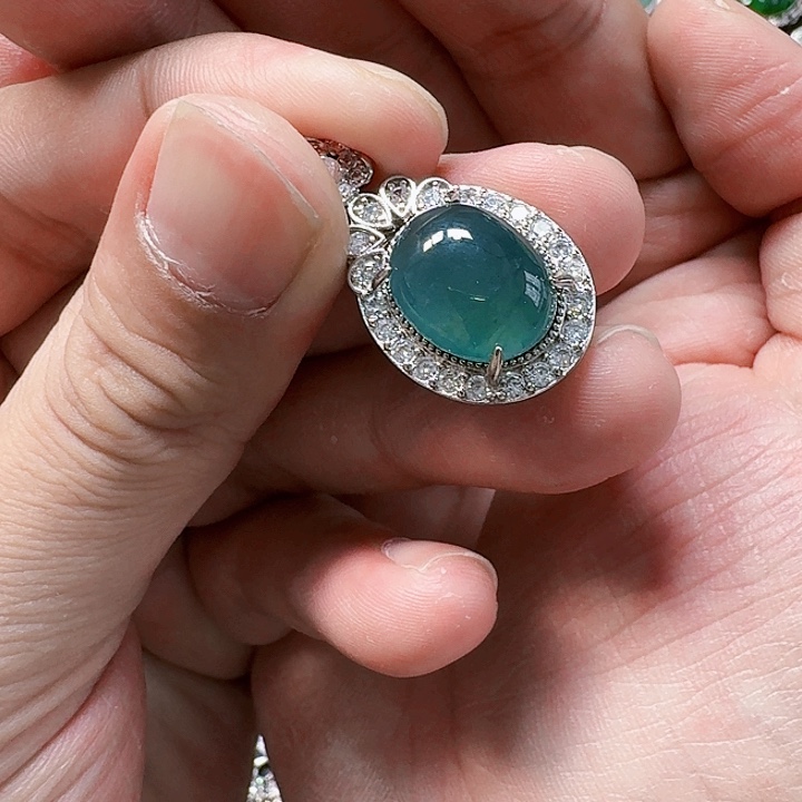 翡翠颈饰未镶嵌天然A货翡翠放漏