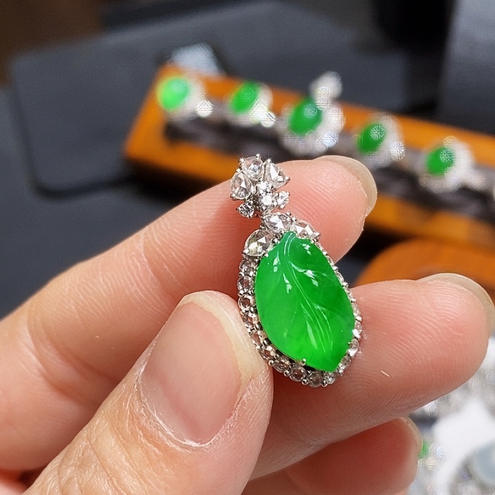 吊坠(不含链)18K金镶嵌翡翠