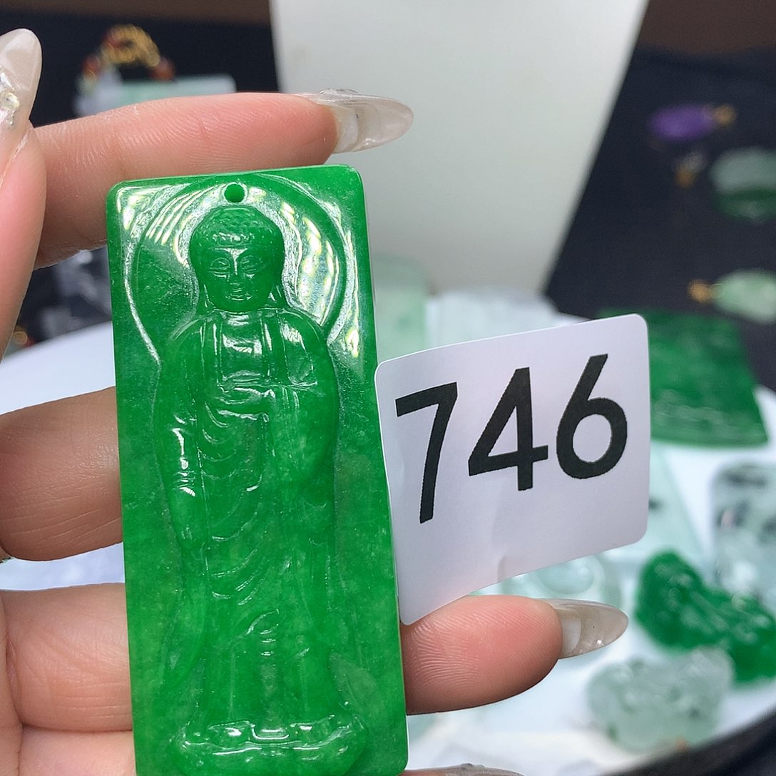 翡翠吊坠(赠链)未镶嵌