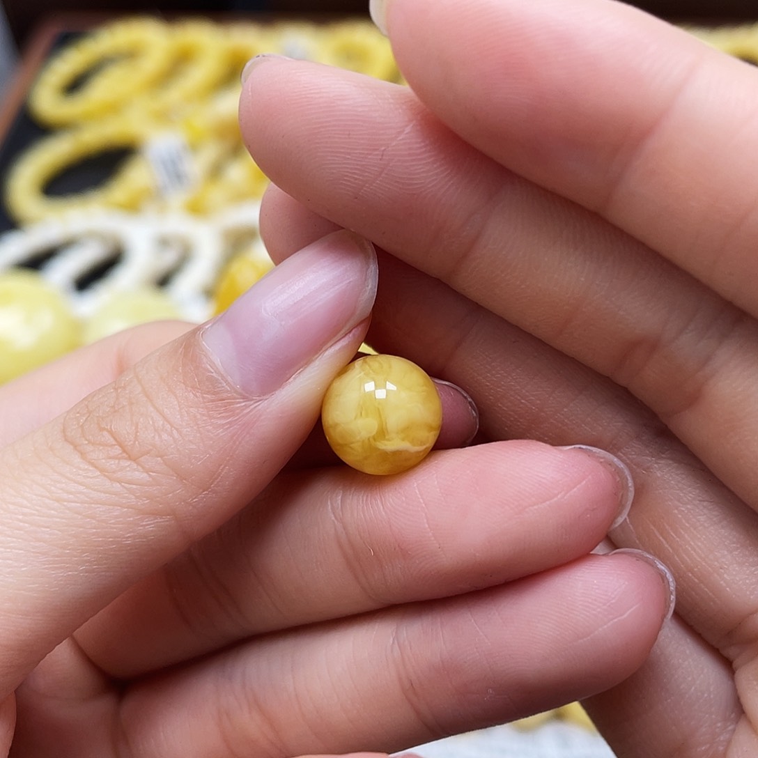 未镶嵌蜜蜡裸石圆珠10.7mm瑕疵福利