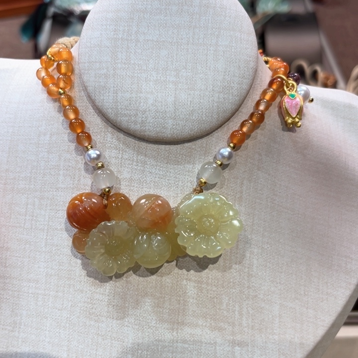 蛇纹石玉颈饰未镶嵌