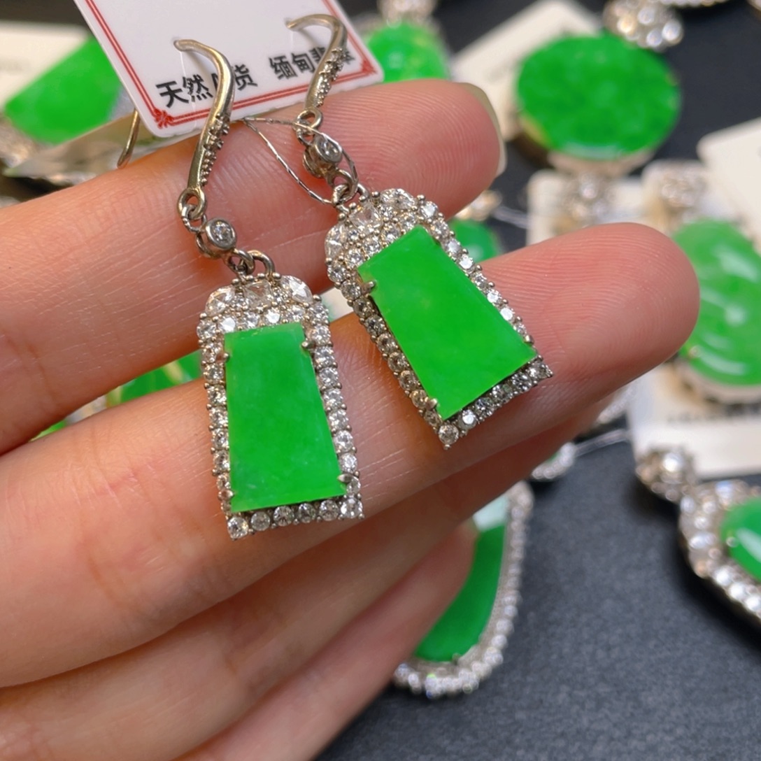 颈饰银S925镶嵌翡翠耳坠