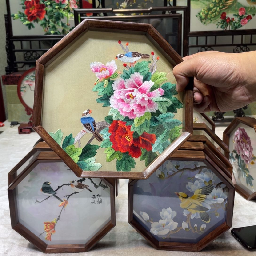 刺绣非遗传承摆件