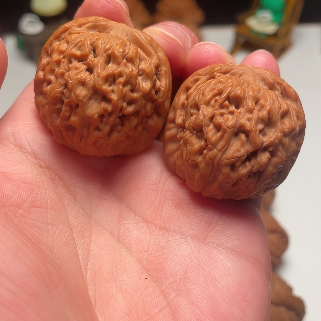 文玩核桃吊坠莲花