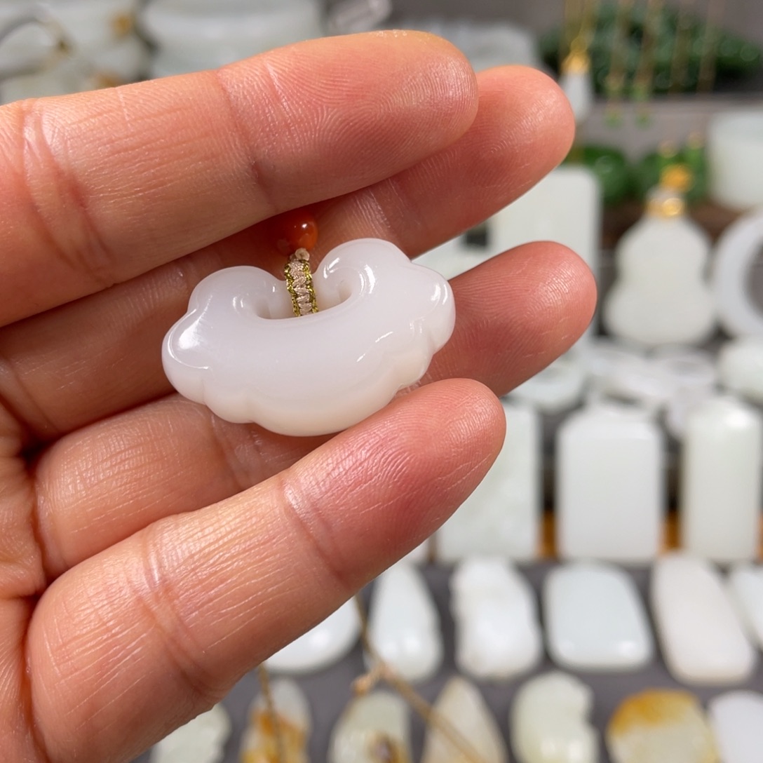 和田玉颈饰未镶嵌玩**志