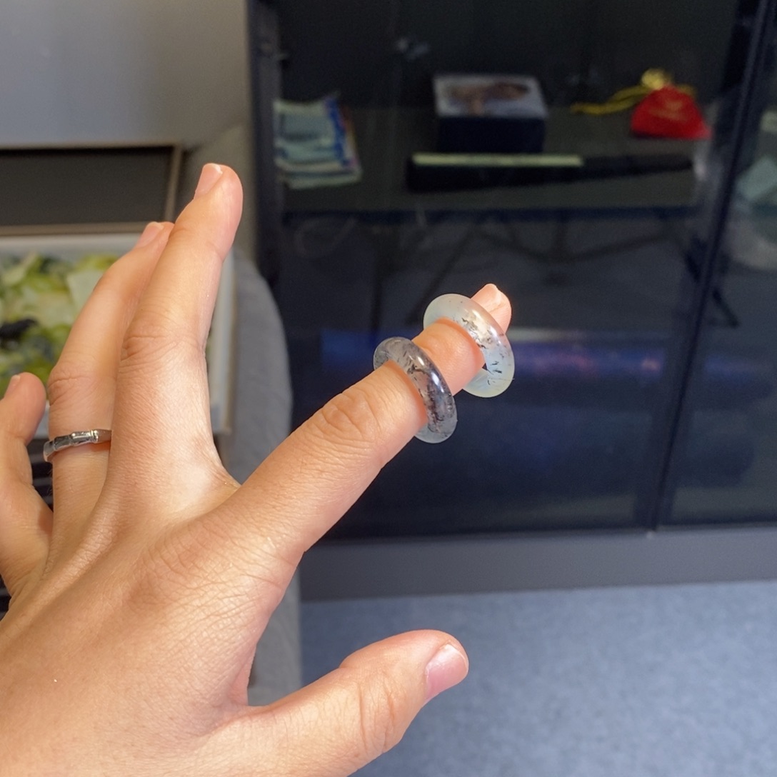 榅***薄蛇纹石玉未镶嵌手镯