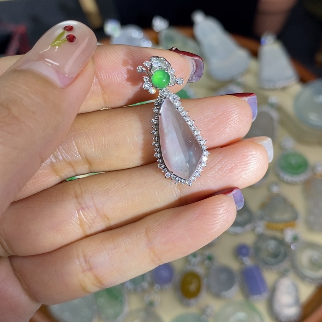 翡翠颈饰18K金镶嵌A货翡翠