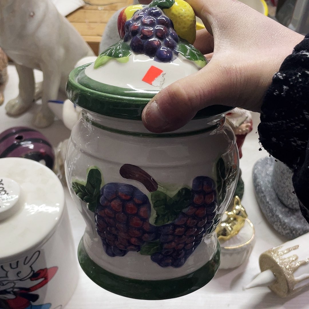 摆件   封釉。磕碰。      