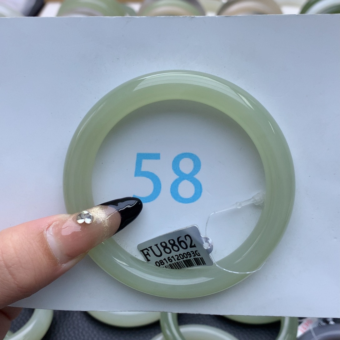 和田玉手镯未镶嵌未****?