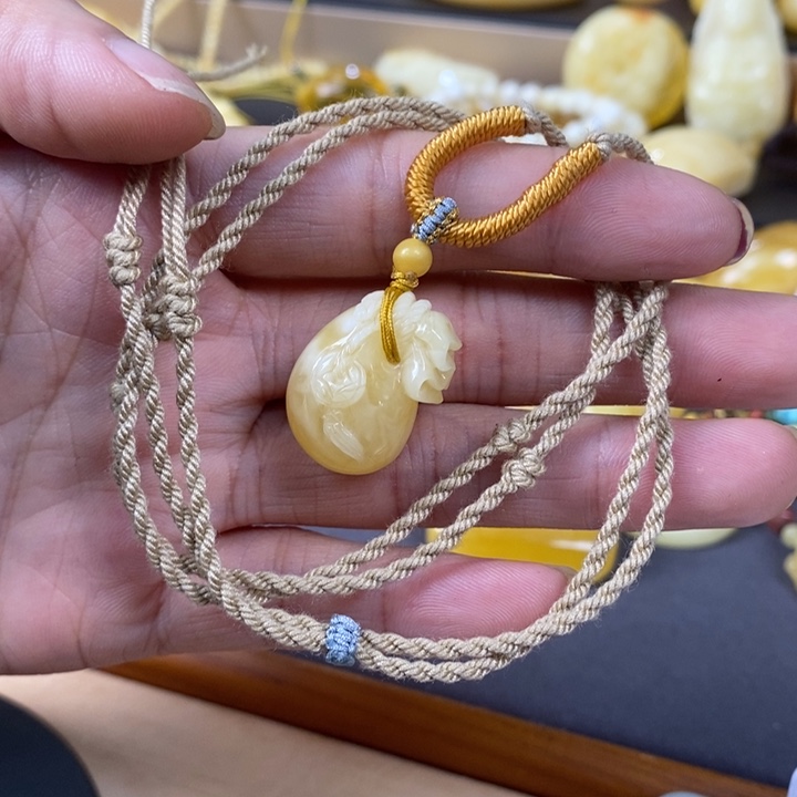 琥珀裸石未镶嵌钱袋子