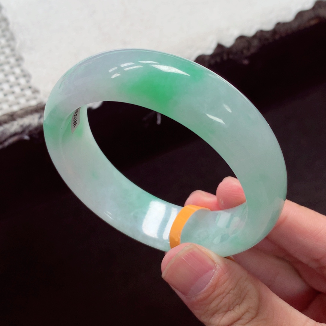 翡翠手镯未镶嵌缅甸