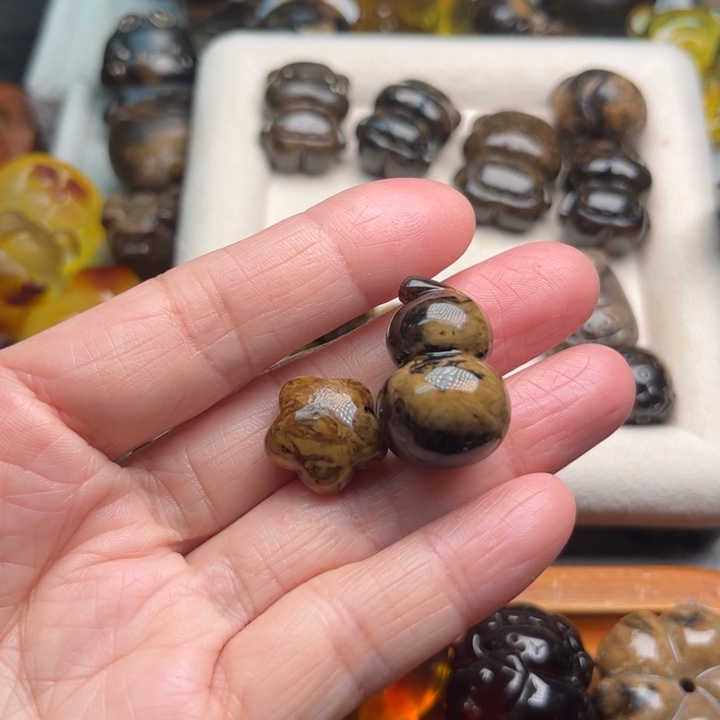 琥珀未镶嵌颈饰根珀