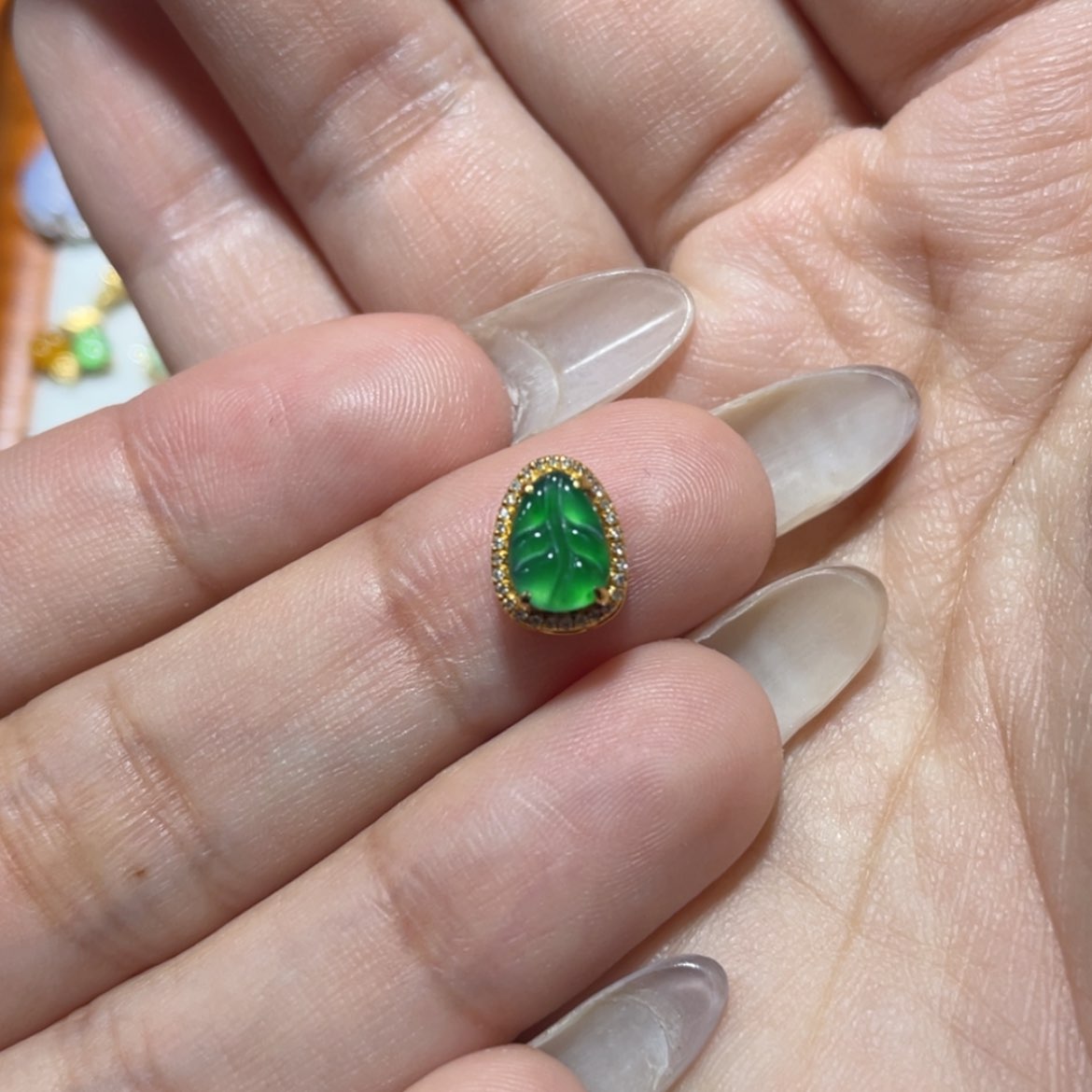 【闪购商品】颈饰18K金镶嵌翡翠