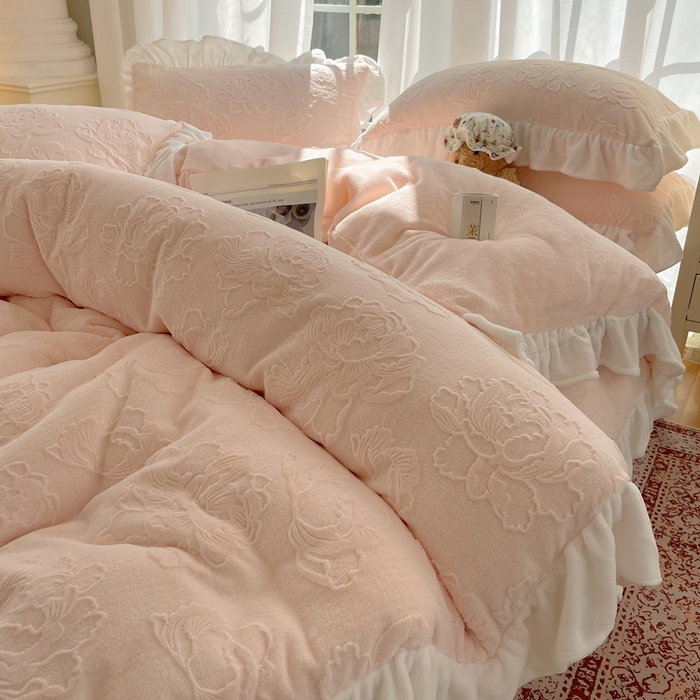 ins舒适加厚花边款牛奶绒雕花四件套公主风秋冬保暖法兰绒三件套