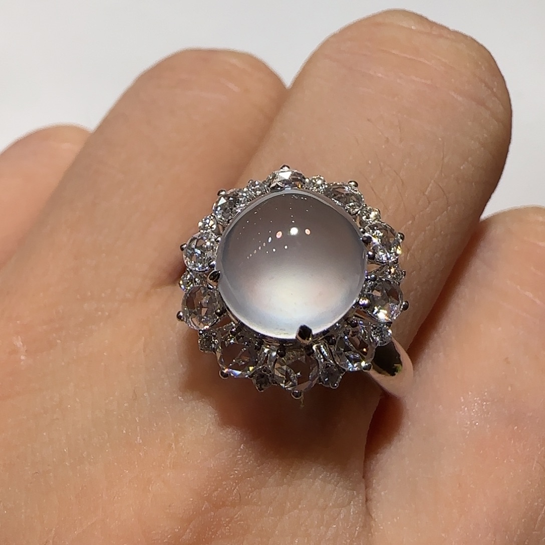 翡翠18K金镶嵌戒指蛋面