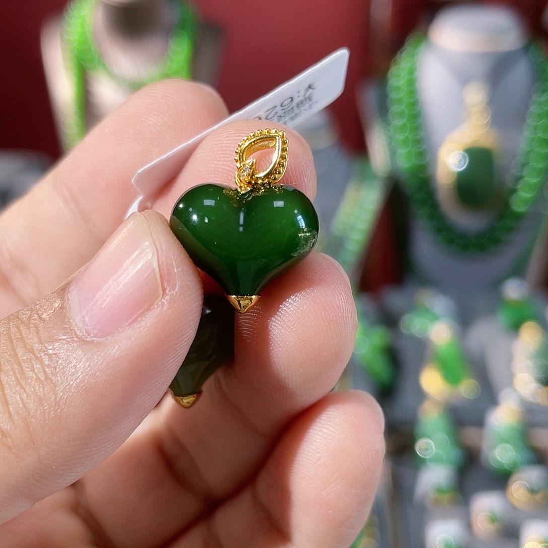 和田玉（碧玉）18K金镶嵌颈饰