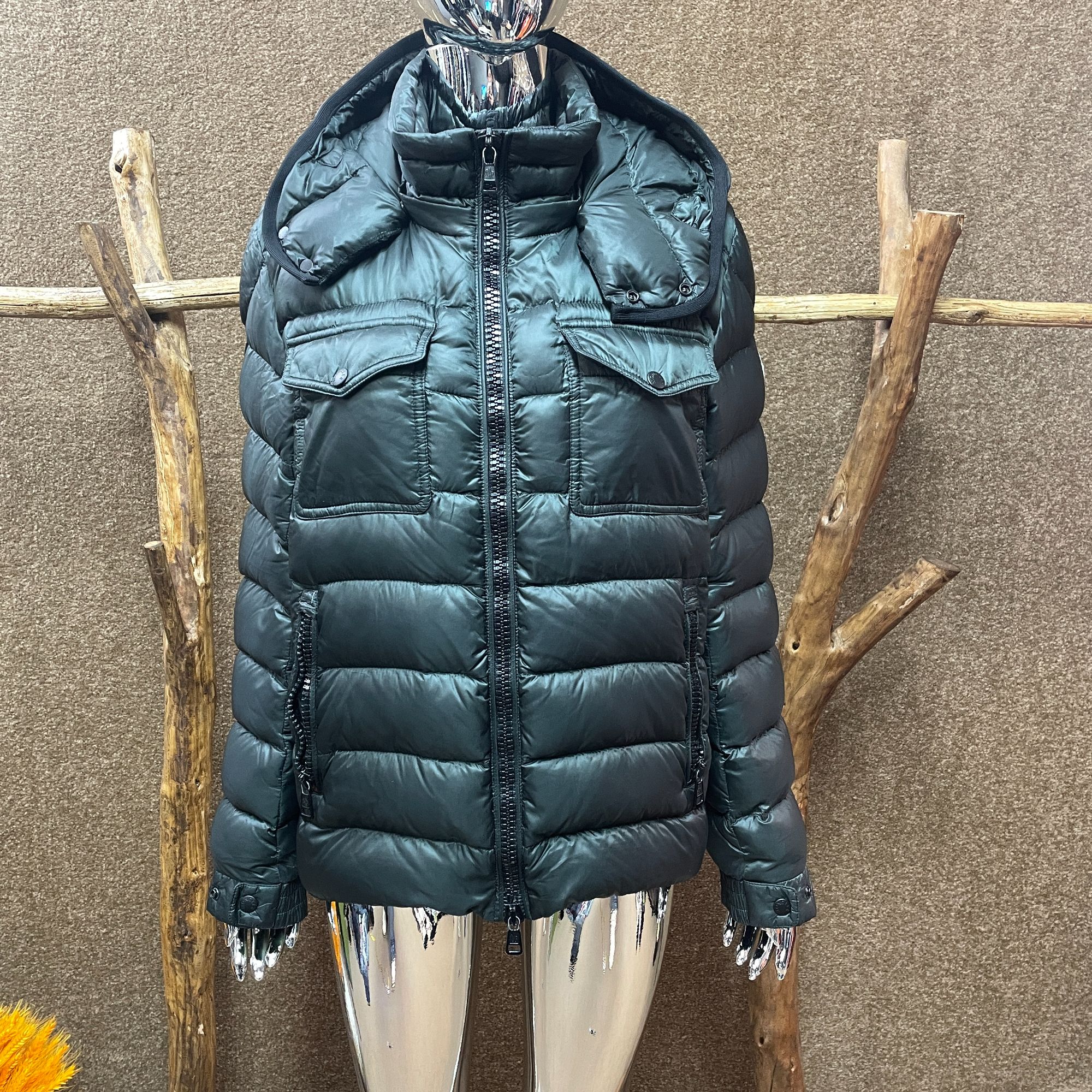 99新 MONCLER 墨绿色连帽羽绒服 1码 99新 