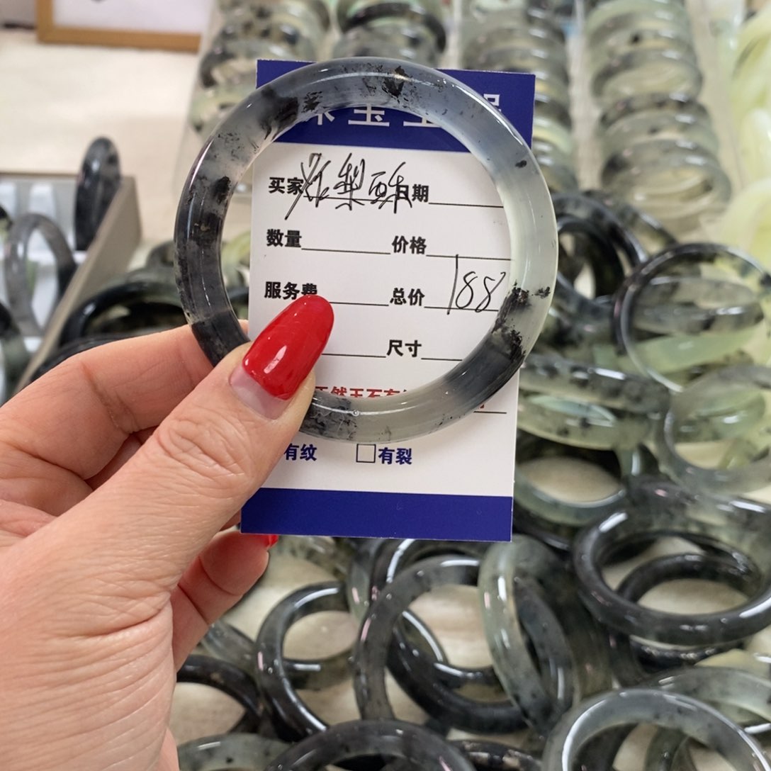 蛇纹石玉手镯未镶嵌炸*酥