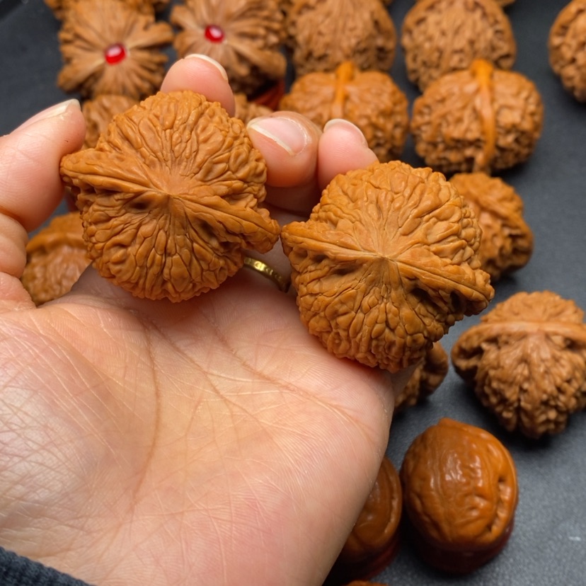 【闪购商品】文玩核桃把件44绣球